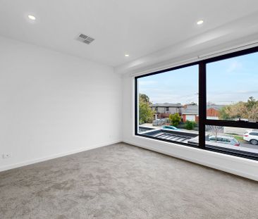 Brand New Townhouse- 4 Bedrooms 4 Ensuites - Photo 5