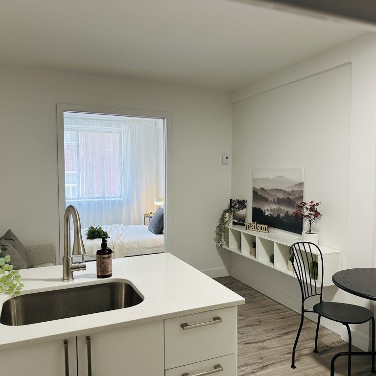 Studio - Ontario - Photo 1