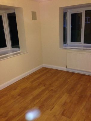 1 Bed Flat, Silver Birch Close, N11 - Photo 1