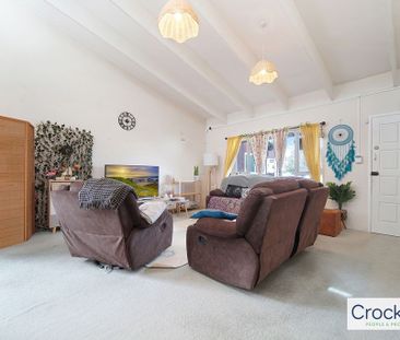 Warm & Cosy 2-Bedroom Unit with - Photo 3