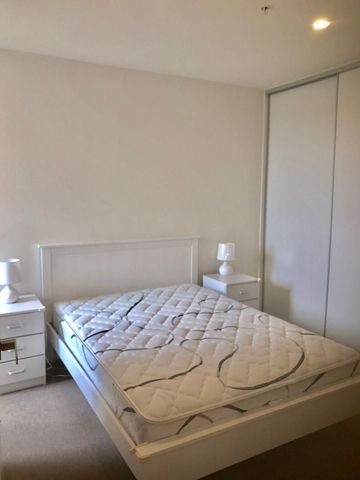 Fully Furnished Boutique Apartment - Photo 2