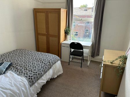 6 bedroom house to rent - Photo 4