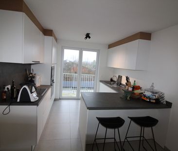 SUBLIEM 2-slaapkamer appartement met GARAGE! - Photo 1