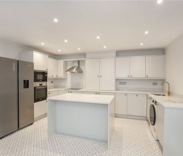 Bespoke and contemporary two bedroom detached property with parking... - Photo 5