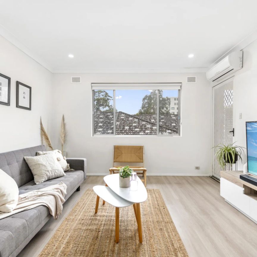 Boutique apartment set in the heart of vibrant Homebush - Fully furnished Two Bedrooms Apartment - Photo 1