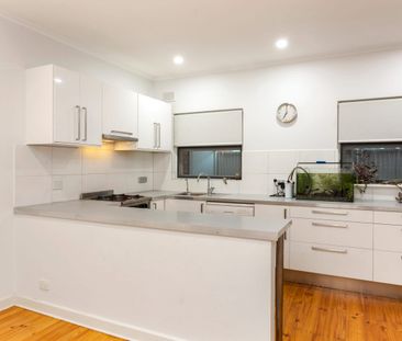 Relaxed indoor/outdoor living - Photo 5