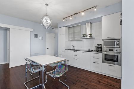 Master Room & Ensuite Bath - Waterfront Toronto - Photo 4