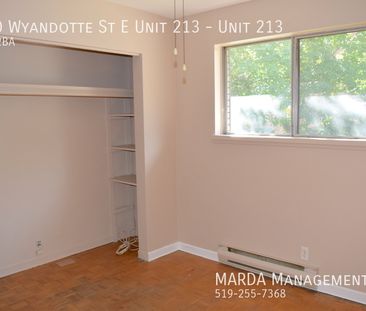 BRIGHT AND SPACIOUS 2BEDROOM/1BATH APARTMENT + HYDRO - Photo 4