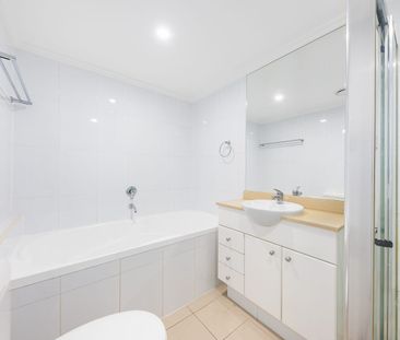 Stunning, Modern, Newly Renovated Apartment in Caringbah - Photo 5