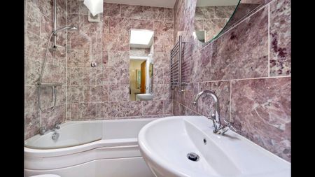 2 Bed Flat, Pound Court, SW6 - Photo 2