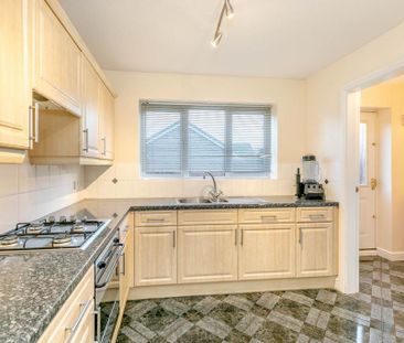 4 bedroom detached house to rent - Photo 6