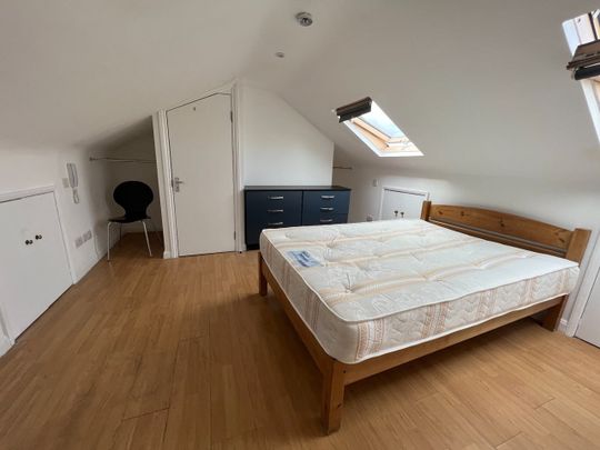 Studio Flat, Harrow Road, W10 - Photo 1