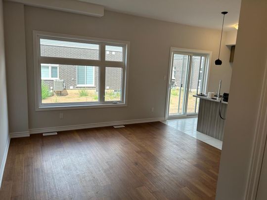 For Lease - 5672 Dorchester Road Unit# 35, Niagara Falls, Ontario - Photo 1