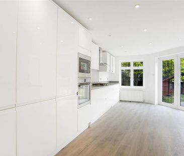 6 bedroom detached house to rent - Photo 4