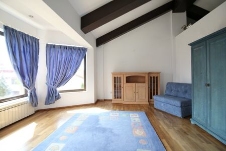 PIPERA OMV-VILA 328 MP, CU GRADINA SUPERBA, TERASA INCHISA SI GARAJ, 0% COMISION - Photo 4
