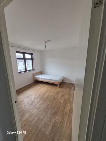 6 Seacash Walk, Antrim, BT41 1AZ - Photo 2