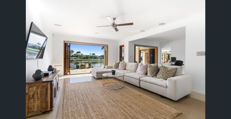 Prestigious Main River Residence with Exceptional Entertaining & Work-from-Home Versatility - Photo 4