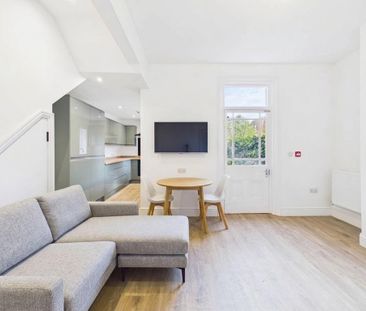 1 bedroom in a house share to rent - Photo 2