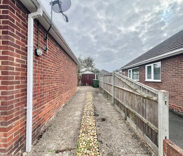 2 bedroom semi-detached bungalow to rent - Photo 4