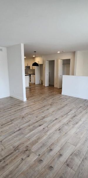 **4 ½**APPARTEMENT -style MAISON DE VILLE au CŒUR de STE-FOY - Photo 1