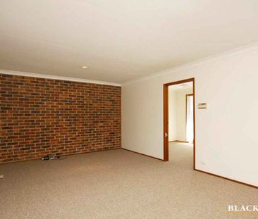 Family Home with mountain views - Photo 2