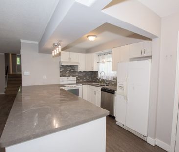 97 Hill Park Lane, St. Catharines - 3 Bedroom Main Unit - Photo 2