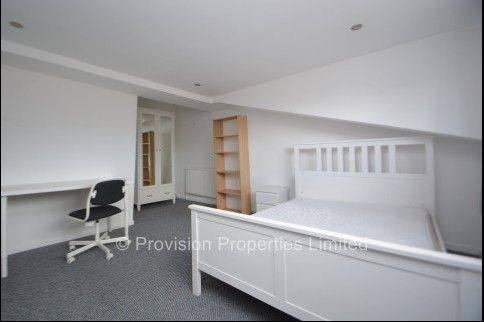 6 Bed Student Properties Leeds - Photo 1