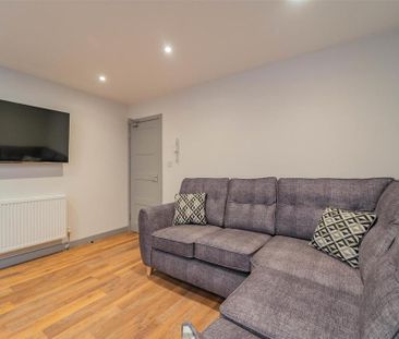 6 bedroom house to rent - Photo 2