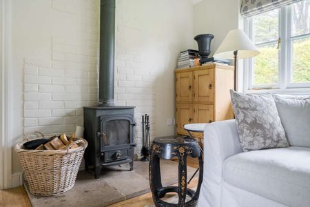 A beautifully refurbished cottage with countryside views. - Photo 4