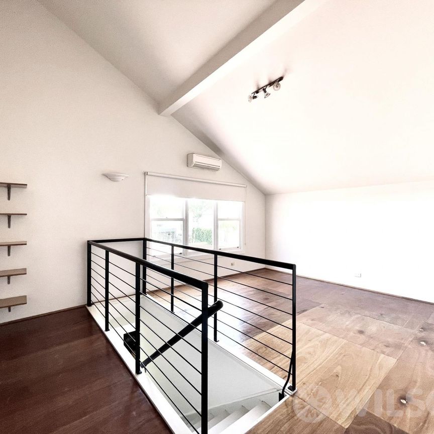 Two storey warehouse style apartment - Photo 1