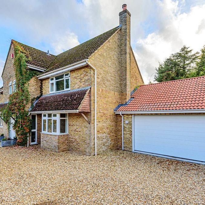 4 bedroom detached house to rent - Photo 1