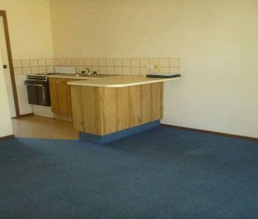 2 Bedroom Unit with Private Courtyard & Garage in Convenient Beenle... - Photo 4