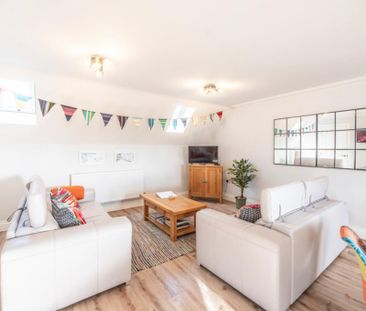 2 bedroom coach house to rent - Photo 3