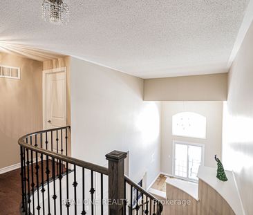 Townhouse For Lease | N8131942 - Photo 2