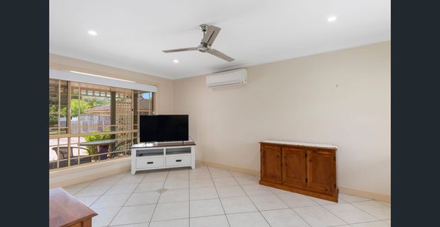 Neat & Tidy Spacious Villa! - Photo 1