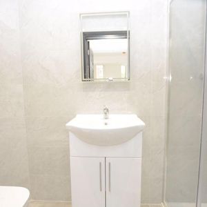 House share to rent - Photo 2