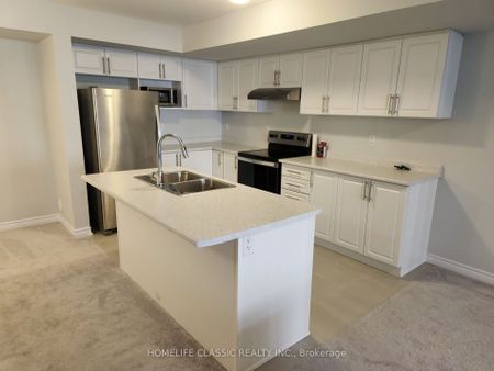 Townhouse For Lease | E8129334 - Photo 4