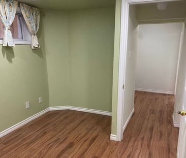 For Lease - 98 Avondale Avenue Unit# Lower, Toronto, Ontario - Photo 3