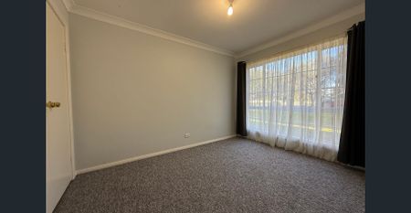 Charming Brick Home in Parkes - Photo 4