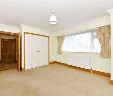 A spacious and well presented 3 bedroom detached bungalow in a popu... - Photo 1