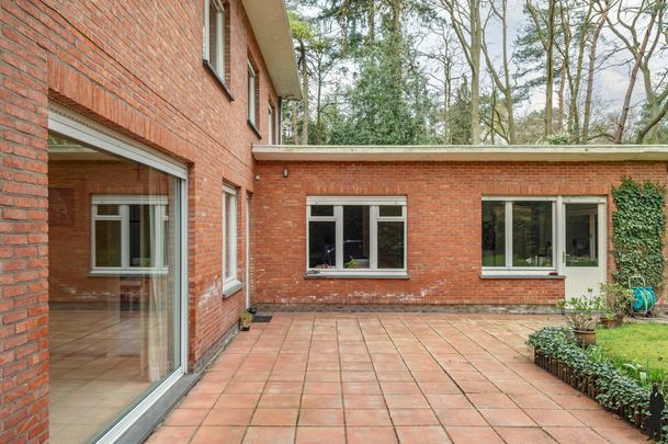 Te renoveren woning met 5 slaapkamers op ca. 2.019 m²! - Photo 1