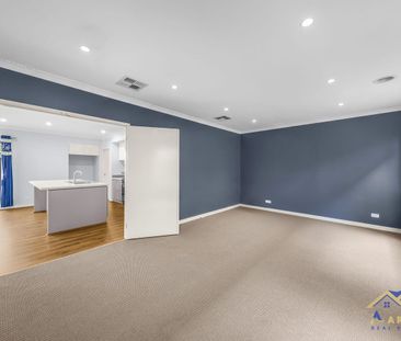 Stunning Henley Masterpiece-Property in Prime Location! - Photo 1