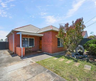 Charming 3- bedroom home - Photo 6