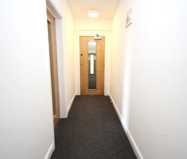 1 Bedroom Flat / Apartment to let - Photo 2