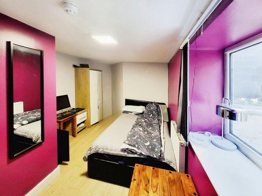 1 bedroom in a house share to rent - Photo 1