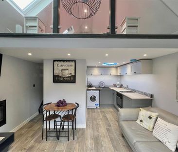 1 bedroom mews to rent - Photo 3