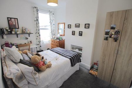 5 bedroom terraced house to rent - Photo 4