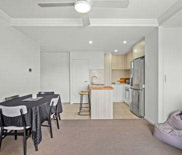 Modern Two-Bedroom Apartment with Stunning Views - Photo 1