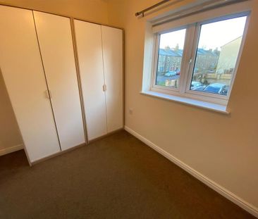 3 bedroom mews to rent - Photo 6