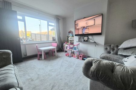 Railes Close - Photo 2